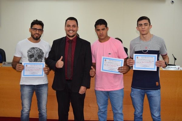 ATLETAS DA EQUIPE WASP TEAM RECEBEM MOÇÃO DE CONGRATULAÇÃO NA CÂMARA MUNICIPAL 