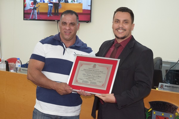 PROFESSOR DE “MUAY THAI” NUCIO LEANDRO RECEBE TÍTULO DE CIDADÃO HONORÁRIO DE FRUTAL 