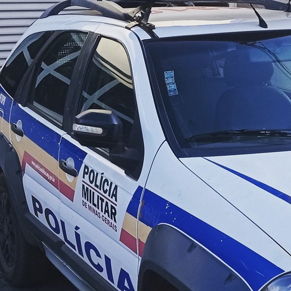 CAIXA DE SOM É FURTADA DE DENTRO DE CARRO NO BAIRRO NOSSA SENHORA APARECIDA