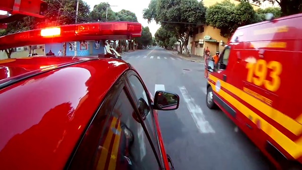 ADOLESCENTE DE BICICLETA FICA FERIDO AO SER FECHADO POR CARRO NO BAIRRO JARDIM DAS LARANJEIRAS