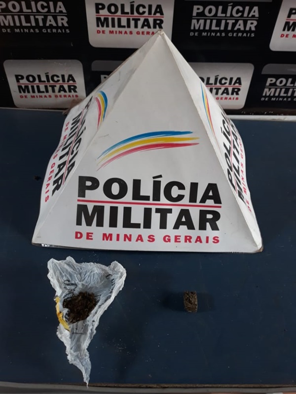 JOVEM É ENCONTRADO COM MACONHA NO BAIRRO VILA ESPERANÇA