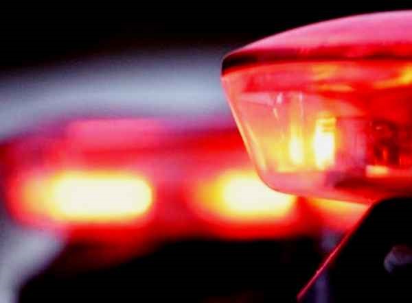JOVEM FICA FERIDO EM ACIDENTE ENTRE CARRO E MOTO NA LINCOLN CAMPOS