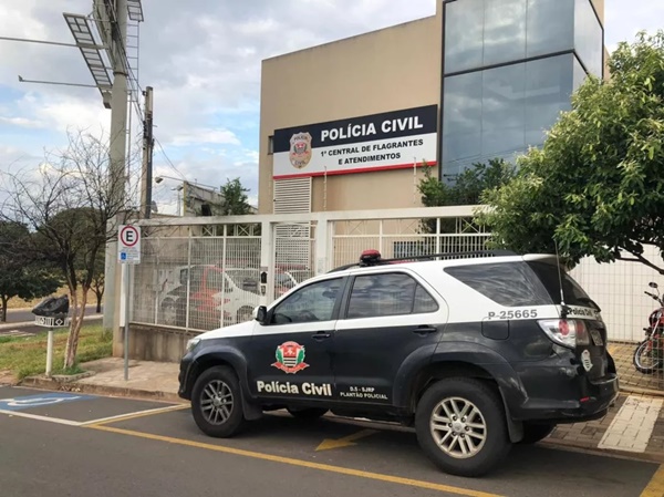 BEBÊ MORRE AO SER ESQUECIDO DENTRO DE CARRO EM RIO PRETO