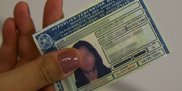 HOMEM COM CARTEIRA DE HABILITAÇÃO SUSPENSA É ABORDADO