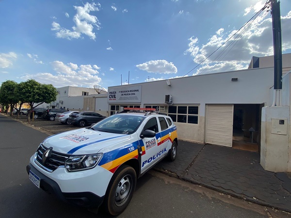 COMERCIANTE É DETIDO ACUSADO DE RECEPTAÇÃO, DURANTE OPERAÇÃO CONJUNTA DAS POLÍCIAS CIVIL E MILITAR DE FRUTAL. PRODUTOS FURTADOS NO ATERRO CONTROLADO FORAM ENCONTRADOS NA RESIDÊNCIA DE PROPRIEDADE DELE