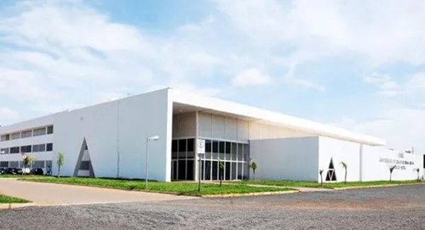 LADRÕES FURTAM PICK-UP NO ESTACIONAMENTO DA UEMG