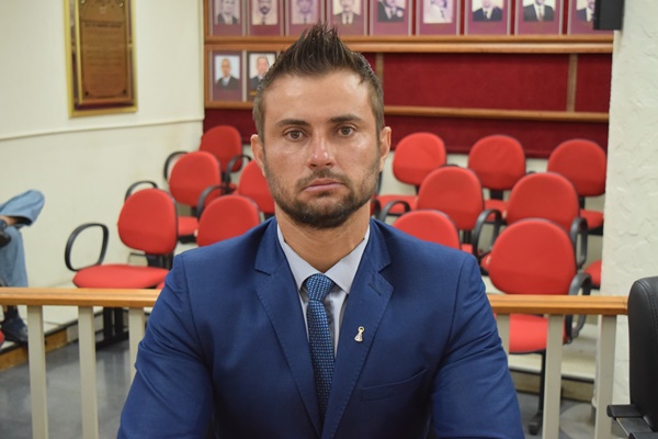 VEREADOR JHONATHAN REQUISITA AMPLO ESTUDO PARA INSTALAÇÃO DE SINALIZAÇÃO NA CIDADE