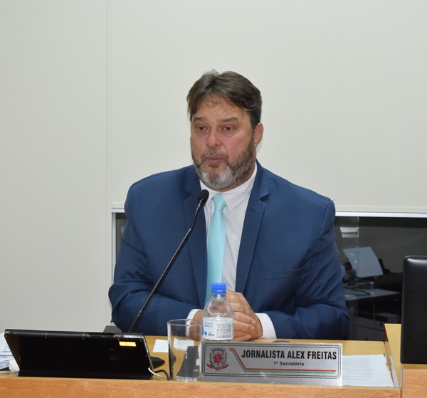 ALEX FREITAS COBRA DO PREFEITO TÍQUETE ALIMENTAÇÃO PARA SERVIDORES DO HOSPITAL FREI GABRIEL