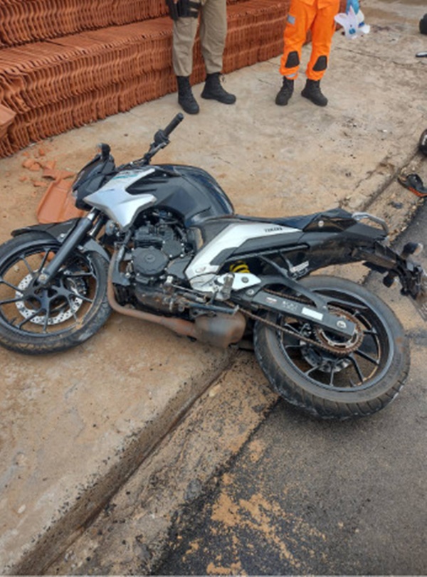 MOTOCICLETA FURTADA EM FRONTEIRA, É RECUPERADA PELA POLÍCIA MILITAR MOMENTOS DEPOIS EM FRUTAL