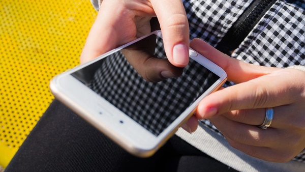 CELULAR É FURTADO DO LOCAL DE TRABALHO DA VÍTIMA EM FRUTAL