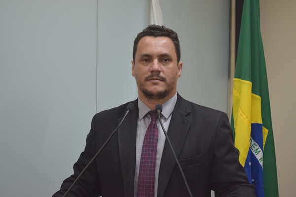 VEREADOR ALEXANDRE BRAZ SOLICITA INSTALAÇÃO DE SEMÁFORO NO CRUZAMENTO DA AVENIDA BRASÍLIA COM A RUA SENADOR GOMES  