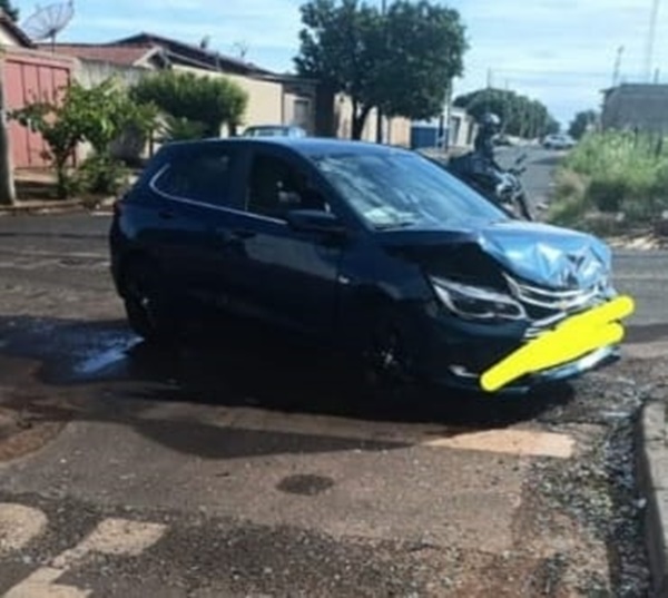 ACIDENTE ENTRE DOIS CARROS DEIXA PASSAGEIROS DOS AUTOMÓVEIS FERIDOS NO BAIRRO PROGRESSO