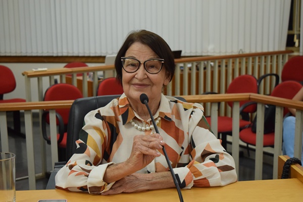 VAININHA E PROFESSORA IRMA PEDEM A COLOCAÇÃO DE ZELADORES EM TODAS AS PRAÇAS DA CIDADE E NO PARQUE “LEDA CAMPOS”