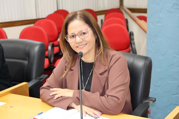 VAININHA E PROFESSORA IRMA COBRAM MAIS UNIDADES BÁSICAS DE SAÚDE PARA BAIRROS DE FRUTAL 