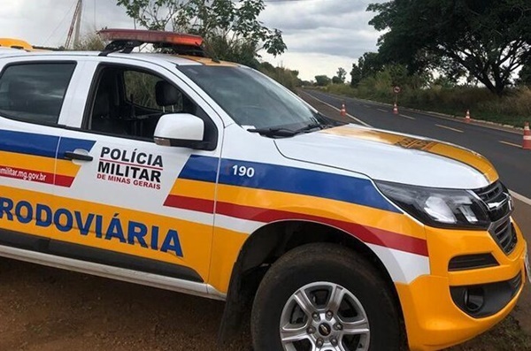 MOTORISTA COM SUSPEITA DE EMBRIAGUEZ FICA FERIDO EM ACIDENTE NA MG-255, NO MUNICÍPIO DE SÃO FRANCISCO DE SALES