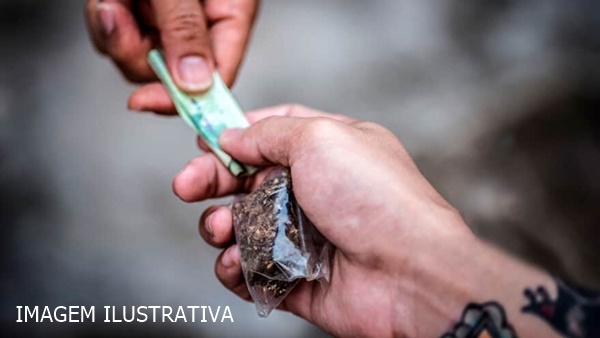 PM PRENDE SUSPEITO DE TRÁFICO DE DROGAS EM PLANURA