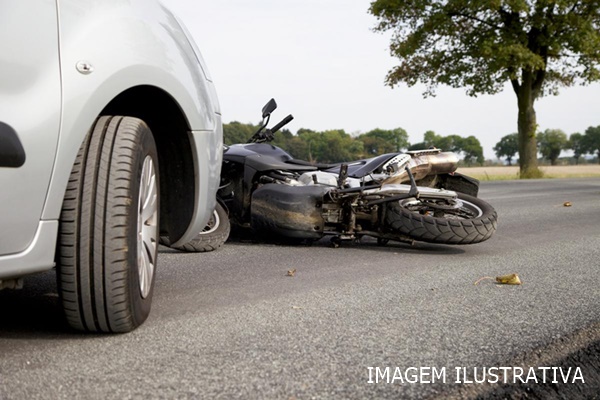 MULHER ACIONA PM APÓS ACIDENTE DE MOTO