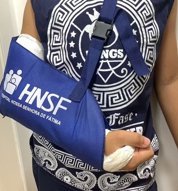 MÃE DIZ QUE ESCOLA NÃO PRESTOU SOCORRO PARA O FILHO QUE FRATUROU O BRAÇO NO INTERVALO: 'UMA IRRESPONSABILIDADE IMENSA'