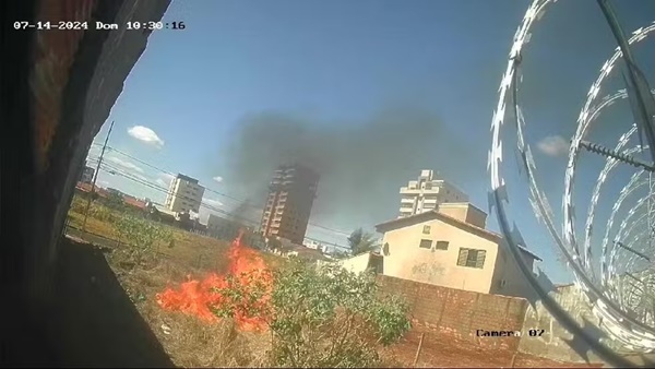 HOMEM FLAGRADO ATEANDO FOGO EM TERRENO PODE RECEBER MULTA DE PELO MENOS R$ 1,6 MIL EM UBERLÂNDIA
