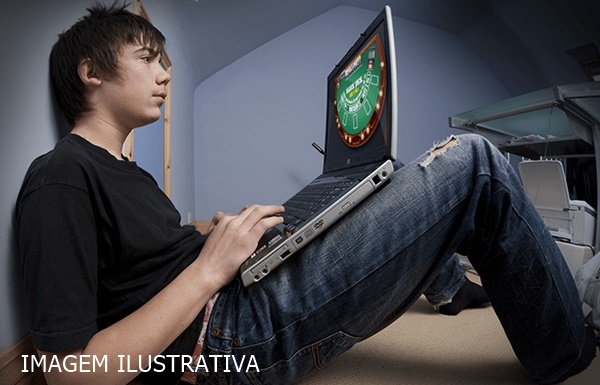 FAMÍLIA DE MENINO DE 12 ANOS QUE GASTOU R$ 5 MIL EM JOGOS ONLINE PRECISA ESCONDER OS CARTÕES DE CRÉDITO: 'ESTOU SEM SAÍDA', DIZ MÃE