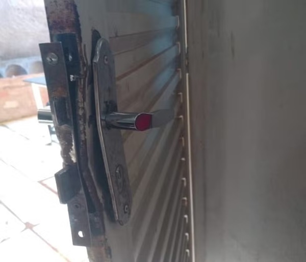 GRÁVIDA APANHA DO MARIDO JUNTO DA FILHA DE 6 ANOS POR DUAS HORAS E FOGE DO AGRESSOR PULANDO A JANELA DE CASA EM MG