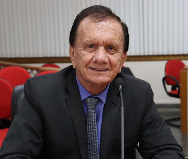 VEREADOR ZIZI REQUISITA VIATURA MILITAR AO DEPUTADO ESTADUAL RAUL BELÉM 
