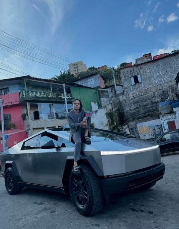 INFLUENCIADOR DE SP QUE COMPROU TESLA CYBERTRUCK, CARRO 'INDESTRUTÍVEL' DE ELON MUSK, TEM SEGURANÇA PARA VEÍCULO E PRETENDE FAZER SEGURO