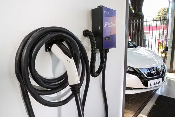 LADRÕES DE CABOS SÃO BARREIRA PARA VENDAS DE CARROS ELÉTRICOS
