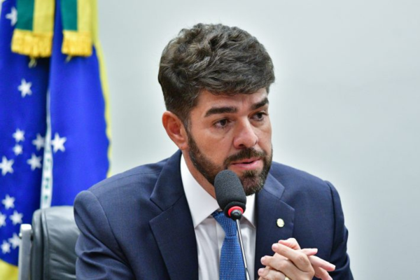 CLEITINHO ARTICULA PRÉ-CANDIDATURA AO GOVERNO DE MINAS COM ZÉ VITOR COTADO PARA VICE EM 2026