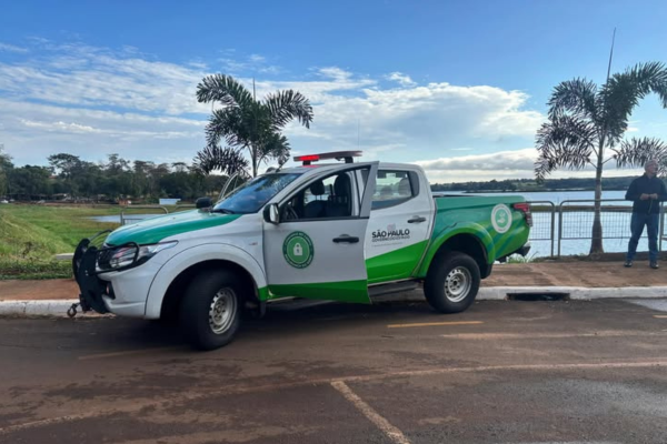 CORPO DE HOMEM É ENCONTRADO NO LAGO DA ORLA MUNICIPAL DE COLÔMBIA/SP