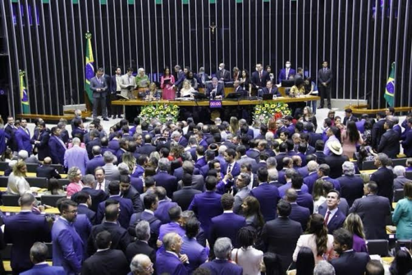 76% DOS BRASILEIROS SÃO CONTRA AUMENTO DE DEPUTADOS, APONTA DATAFOLHA
