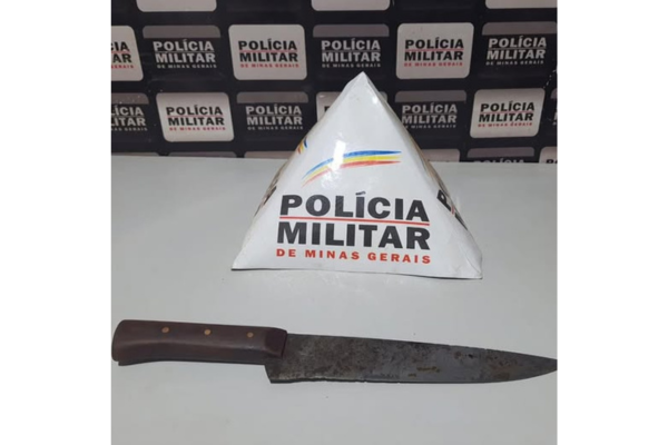 HOMEM É PRESO POR PORTE ILEGAL DE ARMA BRANCA NO BAIRRO JOSÉ SALES FILHO, EM FRUTAL