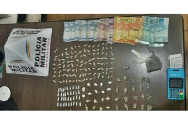 HOMEM É PRESO POR TRÁFICO DE DROGAS DURANTE PATRULHAMENTO DA PM EM CAMPO FLORIDO