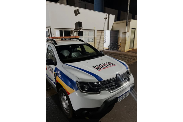 POLÍCIA MILITAR RECUPERA BICICLETA FURTADA E PRENDE SUSPEITO NAS PROXIMIDADES DO CEMITÉRIO MUNICIPAL