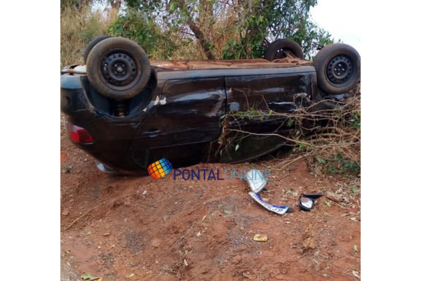 MULHER FICA FERIDA EM CAPOTAMENTO NA BR-364 ENTRE PLANURA E FRUTAL; PRF ATENDE OCORRÊNCIA