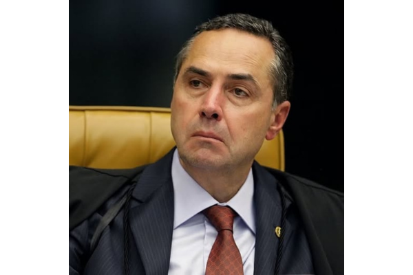 FILHO DE BARROSO DECIDE NÃO VOLTAR AOS EUA APÓS SANÇÕES DO GOVERNO TRUMP A MINISTROS DO STF