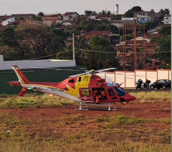 HELICÓPTERO ARCANJO DO CORPO DE BOMBEIROS REALIZA TRANSFERÊNCIA DE PACIENTE DE FRUTAL PARA UBERABA