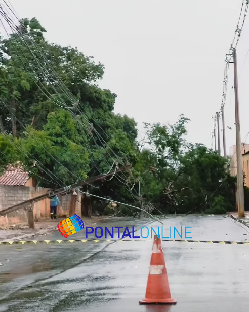 CINCO POSTES DANIFICADOS DEIXAM UNIVERSE RESIDENCE PLAZA SEM ENERGIA EM FRUTAL