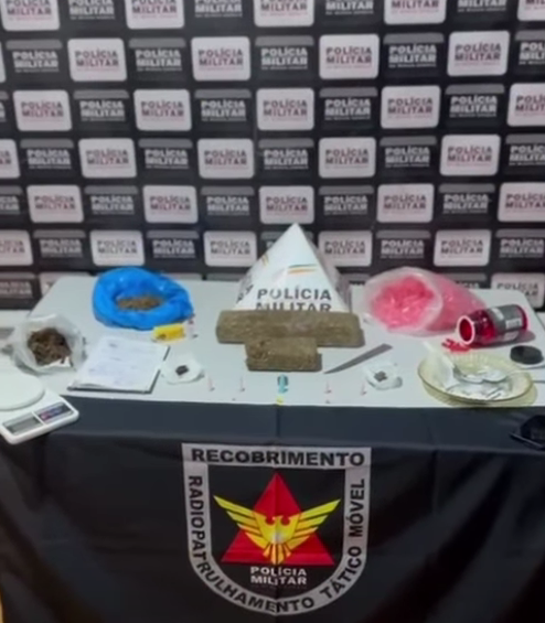 POLÍCIA MILITAR APREENDE DROGAS E PRENDE SUSPEITO DURANTE OPERAÇÃO NO BAIRRO FRUTAL III