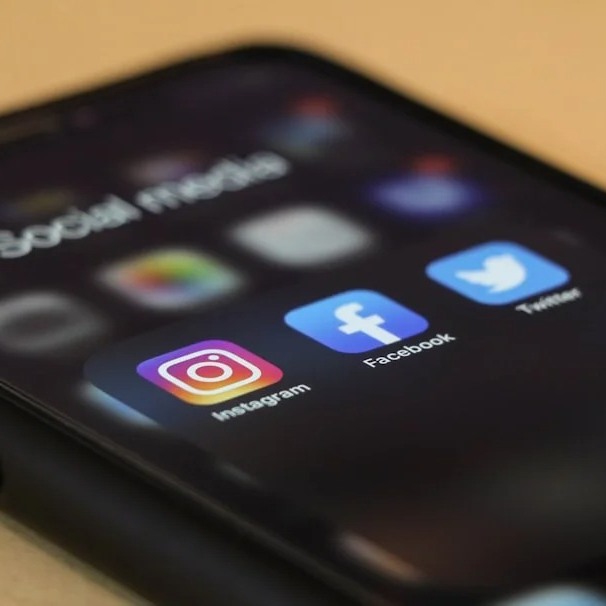 FALHA NA CLOUDFLARE DERRUBA SITES NO MUNDO TODO E EXPÕE DEPENDÊNCIA GLOBAL DE INFRAESTRUTURA