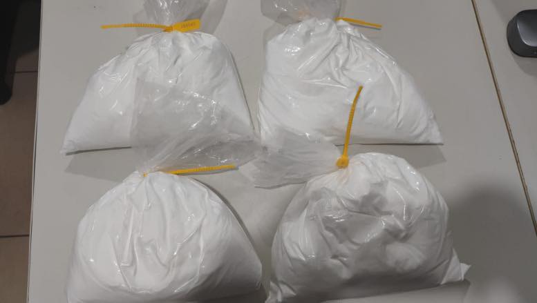 MOTORISTA FOGE DE BLITZ, É PERSEGUIDO POR 5 KM E PRESO COM 4 KG DE SIBUTRAMINA NA MGC-497