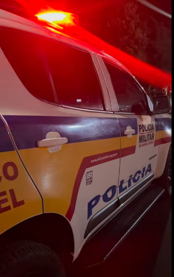 TÁTICO MÓVEL PRENDE CASAL POR TRÁFICO DE DROGAS NO BAIRRO NOSSA SENHORA DO CARMO