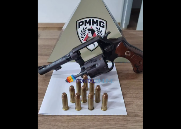 POLÍCIA MILITAR DE MINAS GERAIS PRENDE DOIS POR PORTE ILEGAL DE ARMA EM PLANURA; REVÓLVER E MUNIÇÕES SÃO APREENDIDOS
