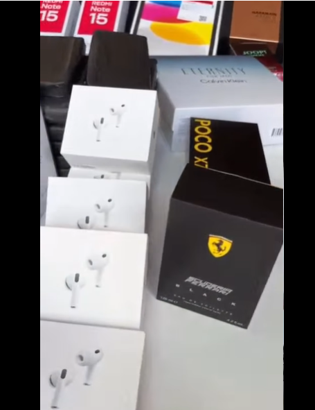 POLÍCIA MILITAR RODOVIÁRIA DE MINAS GERAIS E RECEITA FEDERAL DO BRASIL APREENDEM 200 CELULARES ESCONDIDOS EM VEÍCULO NA MG-255 EM FRUTAL