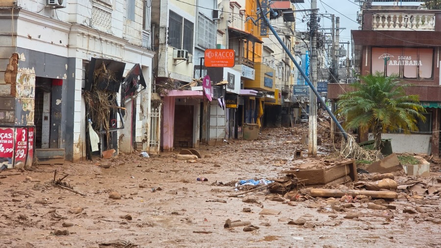 CHUVAS NA ZONA DA MATA DEIXAM 72 MORTOS E CENÁRIO DE DESTRUIÇÃO EM JUIZ DE FORA E UBÁ