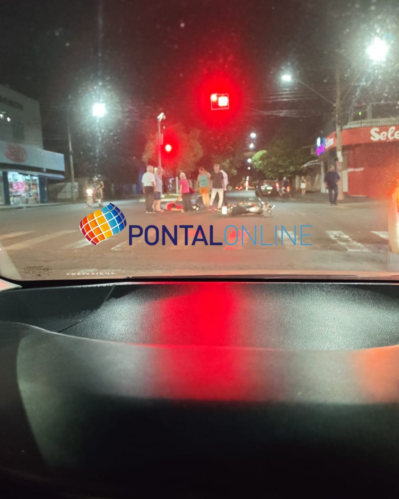 MOTOCICLISTA FICA FERIDO EM COLISÃO COM CAMINHONETE EM FRUTAL