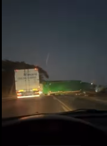CARRETA SE DESPRENDE E INTERDITA PARTE DA BR-364 NO TREVO DO TABAPUÃ
