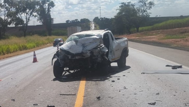 GRAVE ACIDENTE ENTRE DOIS VEÍCULOS DEIXA TRÊS MORTOS NA SP-326
