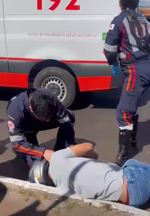 MOTOCICLISTA FICA FERIDO APÓS ACIDENTE EM ROTATÓRIA DE FRUTAL