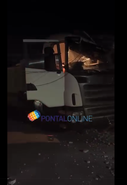 CAVALO MECÂNICO SCANIA PERDE O CONTROLE E ATINGE POSTE DE ENERGIA EM FRUTAL